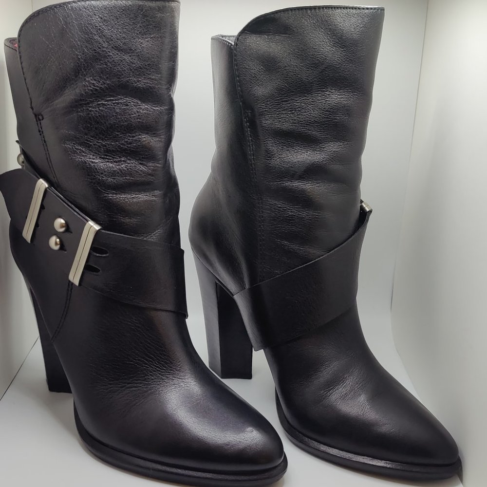 Sax Fifth Avenue Women's Short Boot